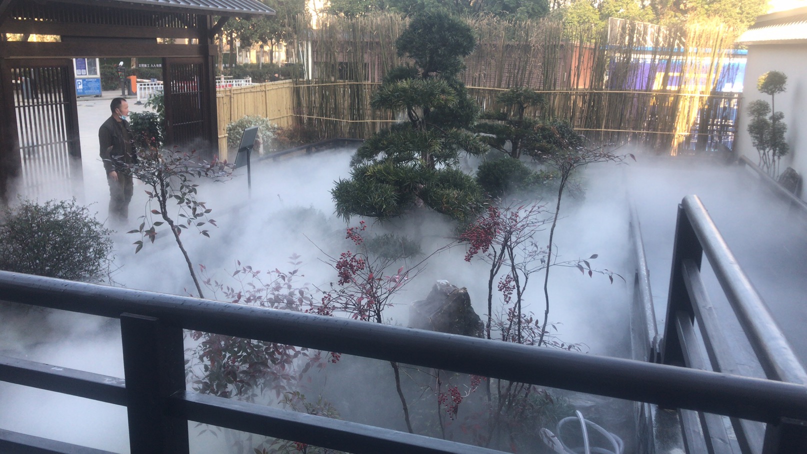 <b>坐标武汉餐厅景观喷雾系统安装调试效果雾气飘</b>