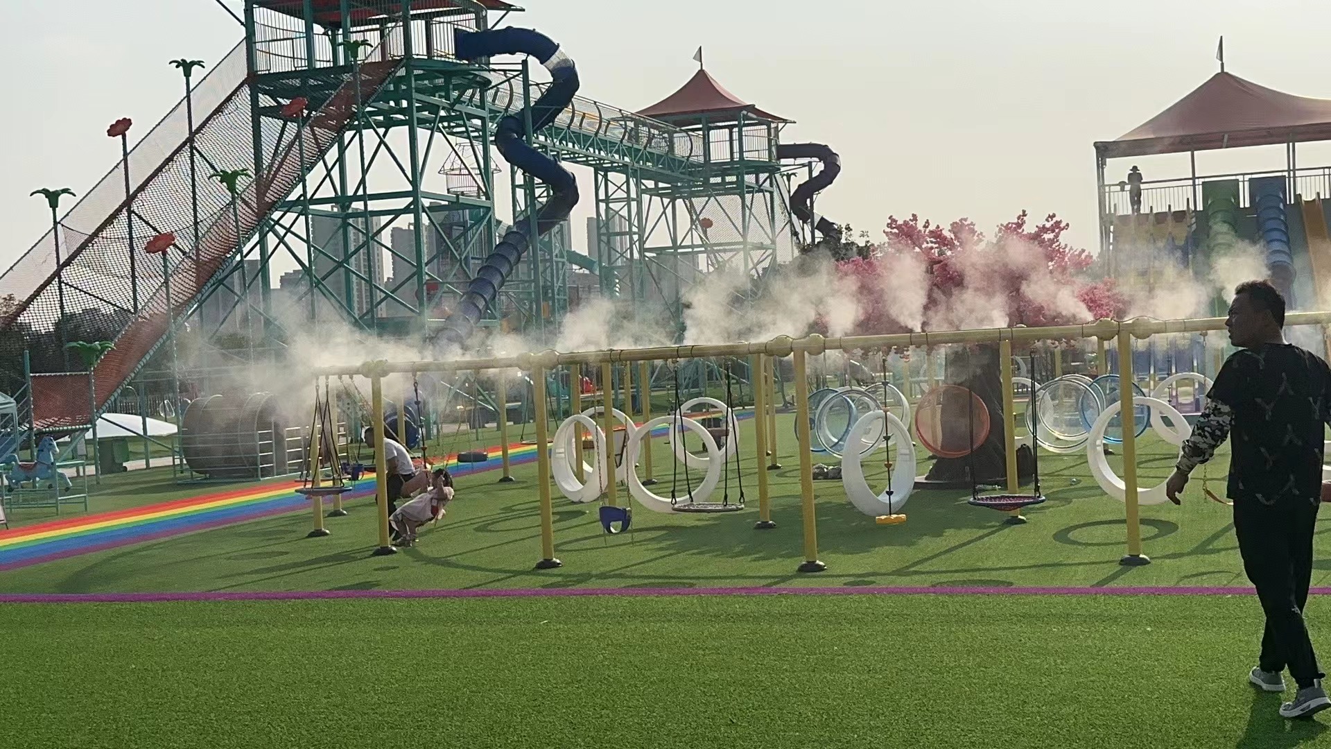 夏季,游乐场如何降温?